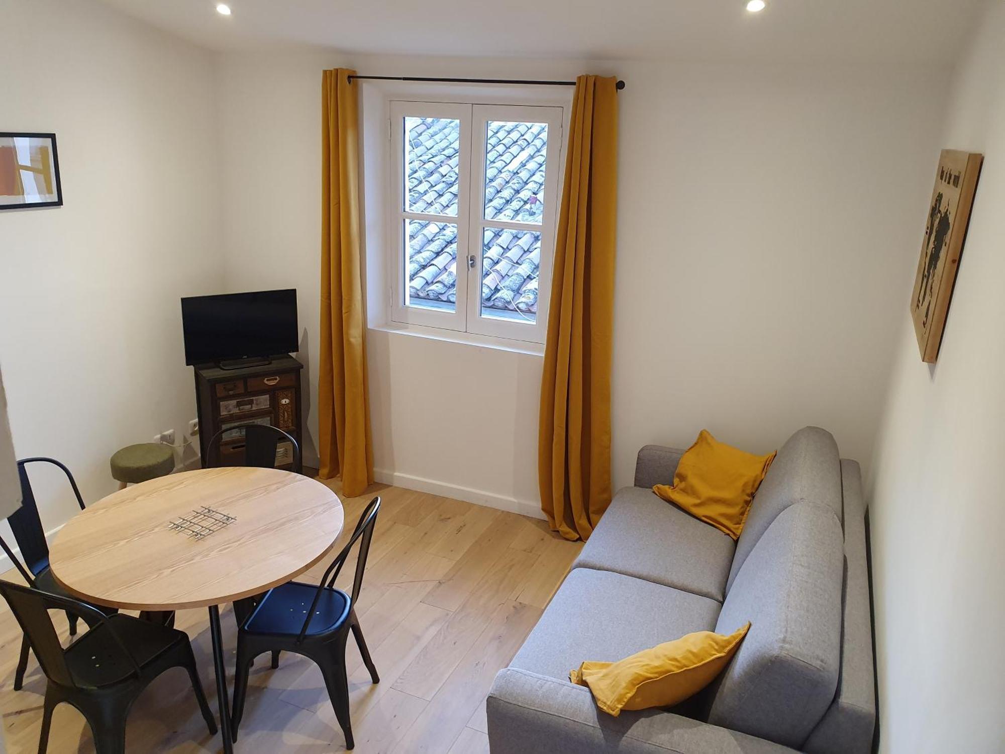 Duplex Lumineux Dans Le Centre D'arles *